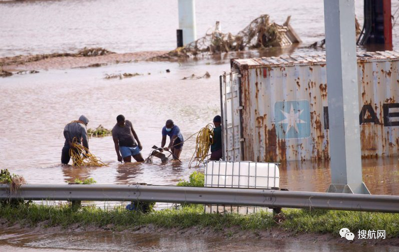 突发！南非德班港遭受特大大水，口岸停息经营，集装箱被冲走！马士基宣布告诉布告
