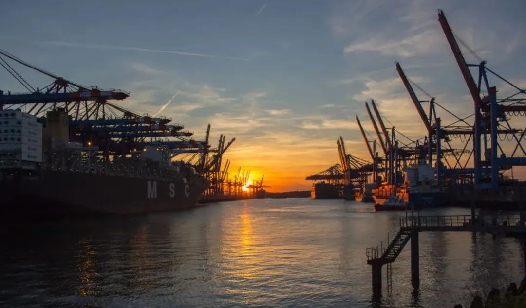 ŷ����Ҫ����ˮλ�漱���������أ���ͣ���У�ŷ�޸ۿ�ӵ�½�һ���Ӿ�