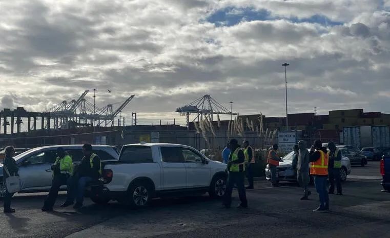 ͻ���������¿�������ͷ����ͻ���չ�����ͷ���ȹر�ͣ�ڣ�������ע��