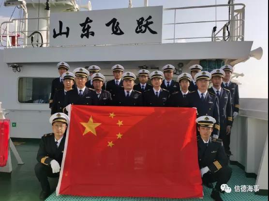 港口装货机突发火灾,中国海员紧急救援30分钟后消防员才抵达现场