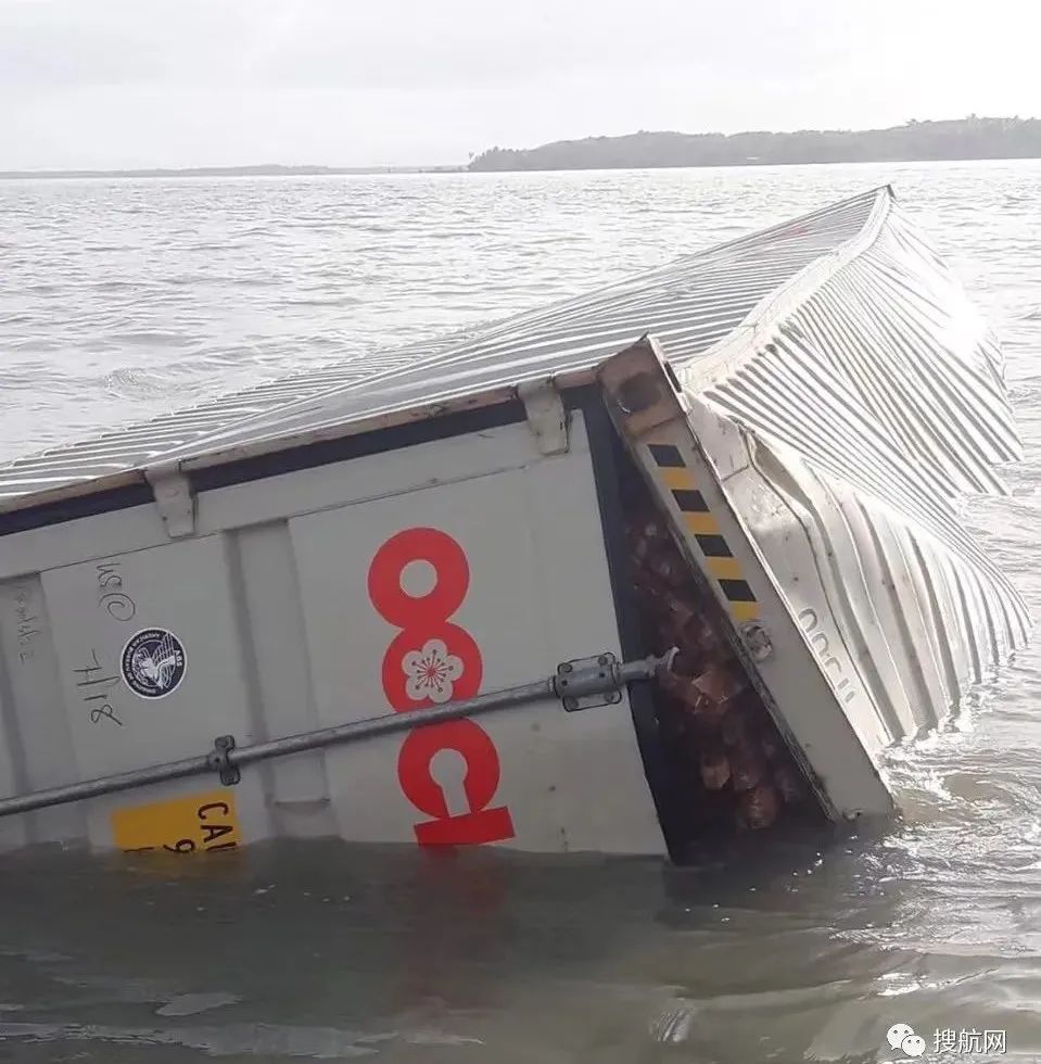突发！又一艘船遭遇风暴，18个集装箱落水！