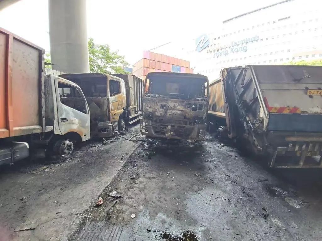 突发！香港一货柜码头14辆货车爆炸起火