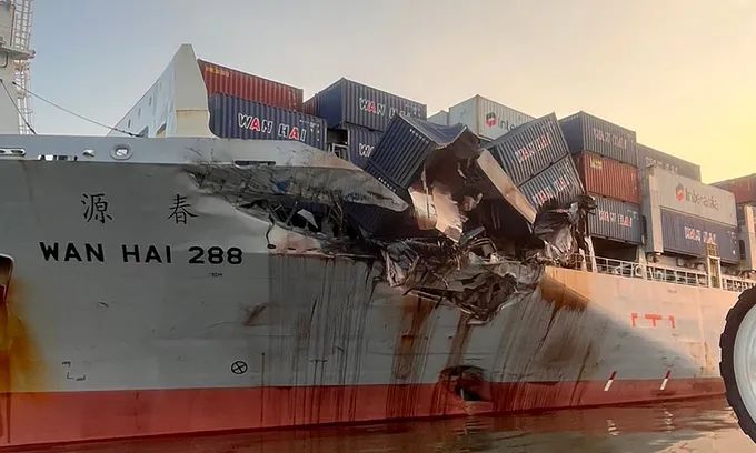 突发！两集装箱船相撞，船舶及集装箱严重受损