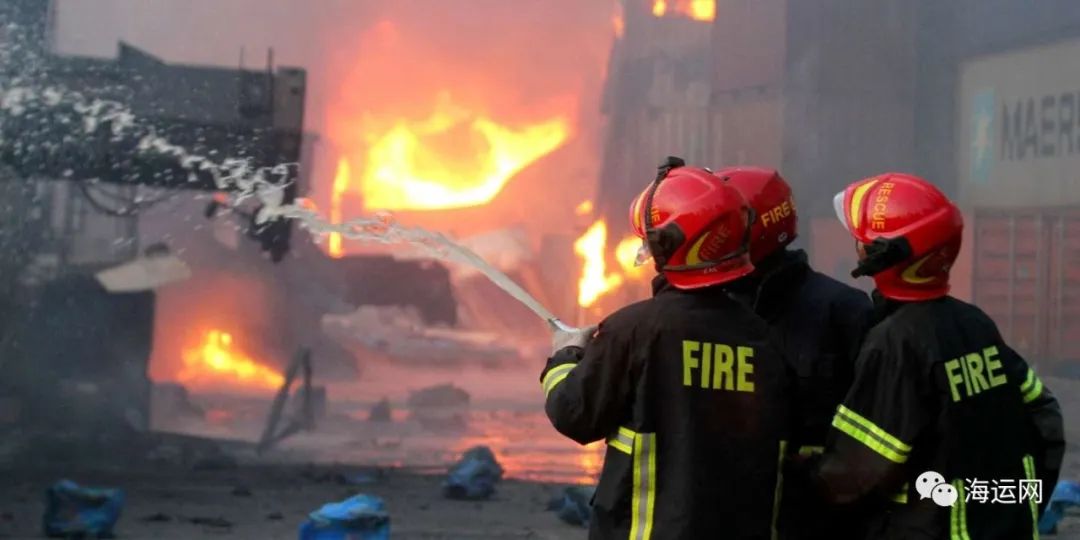 突发!堆场爆炸起火,1300多个货柜损毁!涉多家船东和货代!49人死亡300多人受伤
