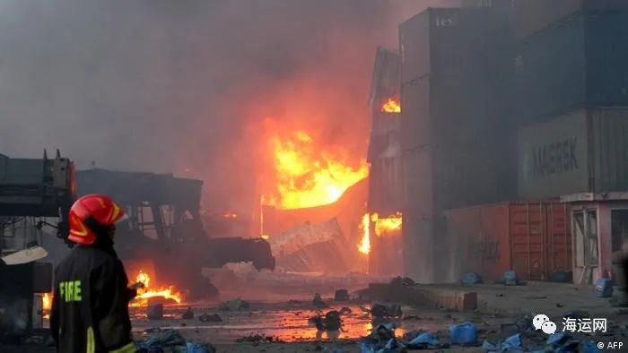 突发!堆场爆炸起火,1300多个货柜损毁!涉多家船东和货代!49人死亡300多人受伤