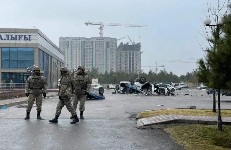 烧警车、砸商店!网络中断,社交媒体、即时通讯、网页网站等全部无法访问,这个国家客户处于失联状态!