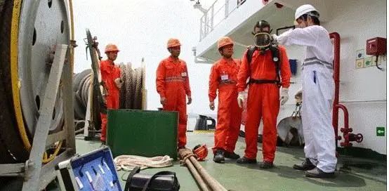 韩国港口一货轮深夜爆炸，中国籍船长不幸身亡