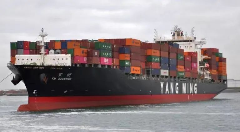 突發！一艘從中國出發的集裝箱船有船員確診，船期延誤！